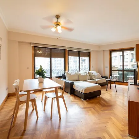 Comfy & Luminous Terrace Apartment